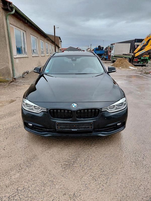 Gebraucht BMW 320 Sport Line 190 PS (139 kW) 2015 Schwarz Kombi
