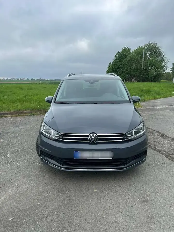 Gebraucht VW Touran Active 122 PS (89 kW) 2022 Grau Van / Kleinbus