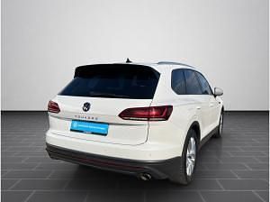 Gebraucht VW Touareg 231 PS (169 kW) 2023 Weiß (oryxweiß perlmutteffekt) SUV