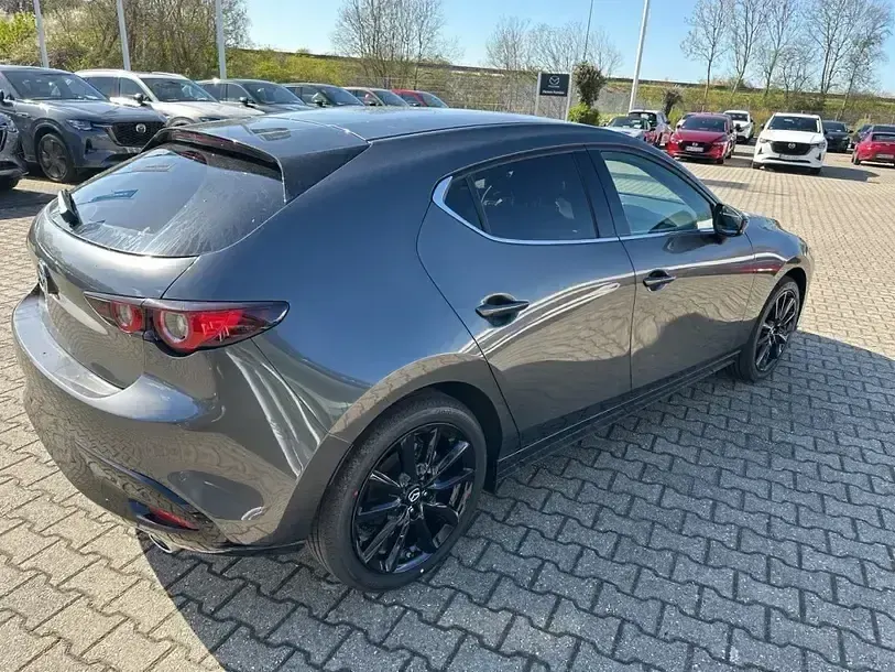 Neu Mazda 3 Nagisa 140 PS (102 kW) 2026 Machine gray Limousine