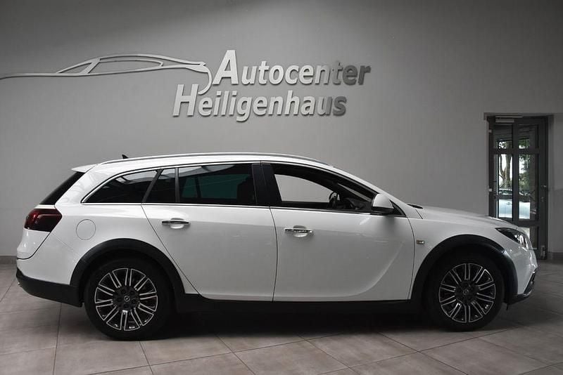Gebraucht Opel Insignia Country Tourer 194 PS (142 kW) 2014 Weiß Limousine