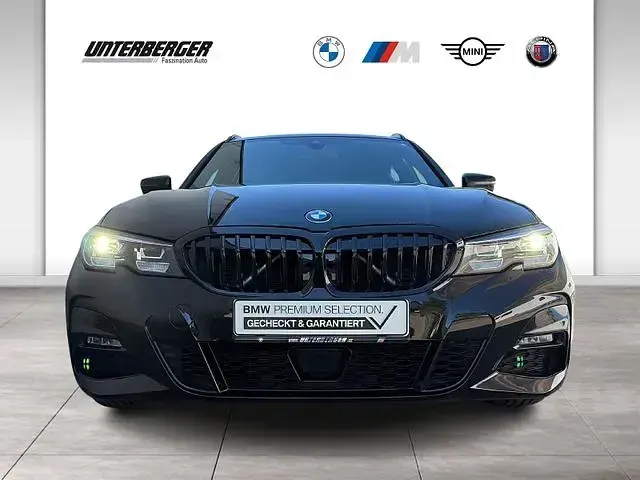 Gebraucht BMW 320 M Sport 190 PS (139 kW) 2021 Saphirschwarz Kombi