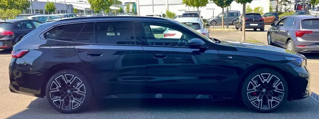 Gebraucht BMW 520 M Sport 197 PS (144 kW) 2025 Schwarz Kombi