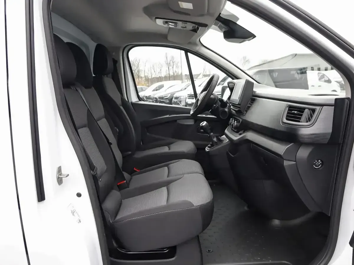 Gebraucht Renault Trafic Komfort 131 PS (96 kW) 2025 Weiß Van / Kleinbus