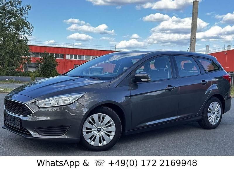 Grau Gebraucht 2015 Ford Focus Limousine | 9.500 € (Fairer Preis) - Bild 1/4