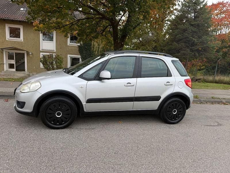Grau Gebraucht 2007 Suzuki SX4 Club SUV | 1.990 € (Guter Preis) - Bild 1/4