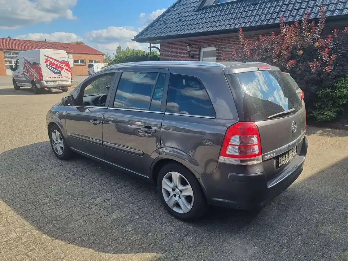 Gebraucht Opel Zafira Design Edition 140 PS (102 kW) 2012 Grau Van / Kleinbus