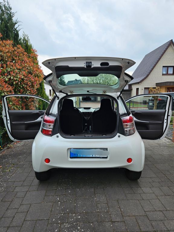 Weiß Gebraucht 2009 Toyota iQ Kleinwagen | 2.900 € (Fairer Preis) - Bild 1/4
