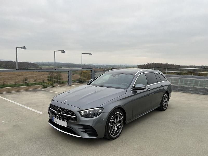 Grau Gebraucht 2020 Mercedes E220 AMG Kombi | 42.000 € (Teuer) - Bild 1/4