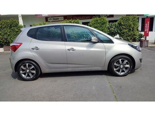 Gebraucht Hyundai ix20 YES! 90 PS (66 kW) 2017 Silber Kleinwagen