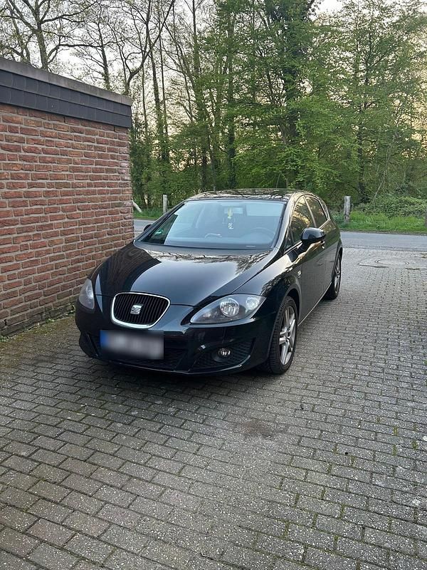 Gebraucht Seat Leon 105 PS (77 kW) 2012 Schwarz Kleinwagen