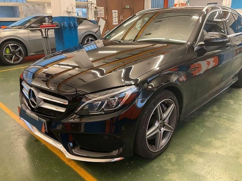 Schwarz Gebraucht 2017 Mercedes C250 AMG Limousine | 23.950 € (Fairer Preis) - Bild 1/4