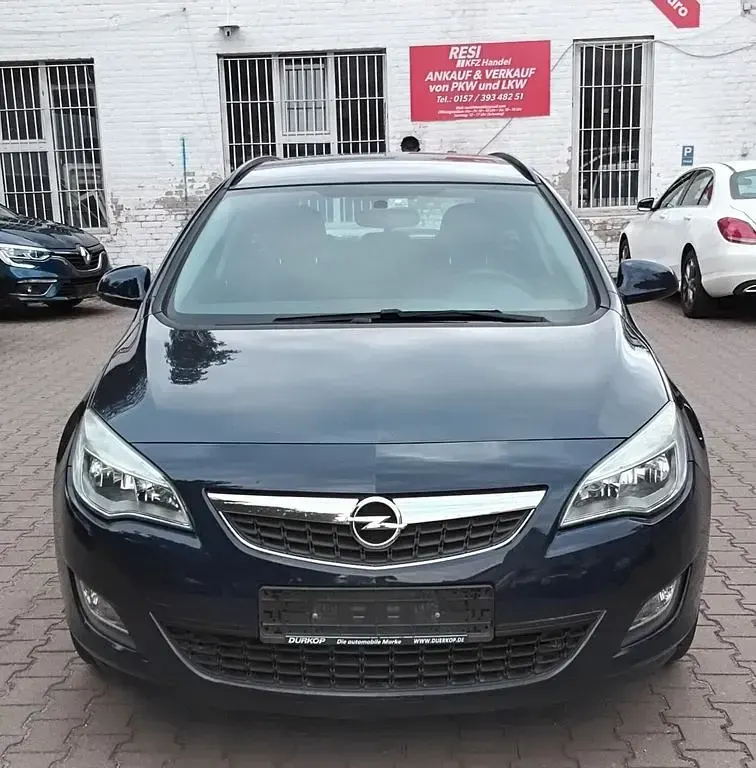 Gebraucht Opel Astra Selection 101 PS (74 kW) 2012 Blau Kombi