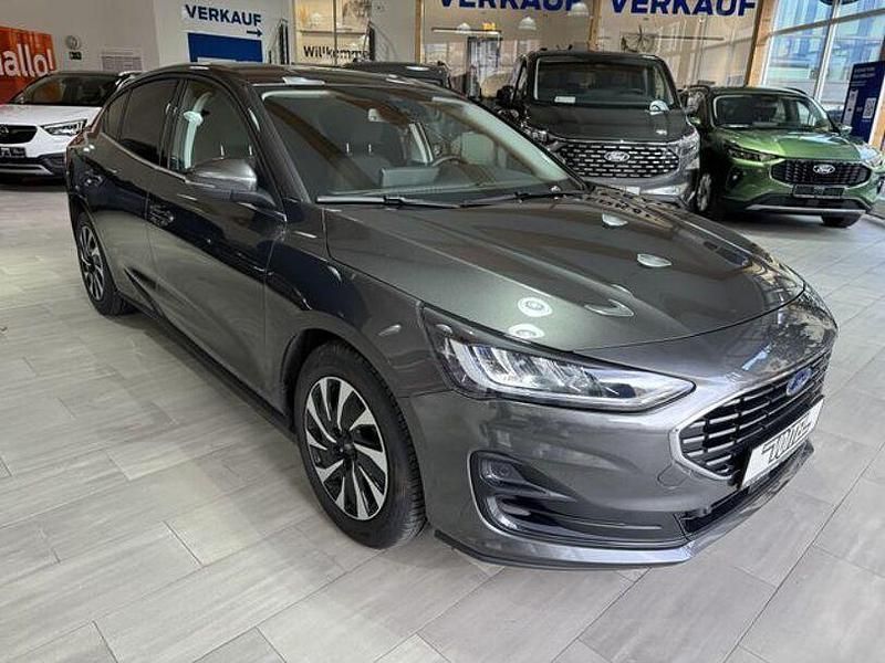 Gebraucht Ford Focus Titanium 116 PS (85 kW) 2025 Grau Limousine