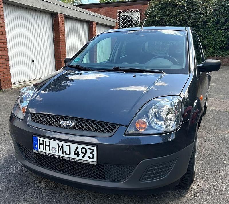 Grau Gebraucht 2008 Ford Fiesta Ambiente Kleinwagen | 3.500 € (Etwas zu teuer) - Bild 1/4