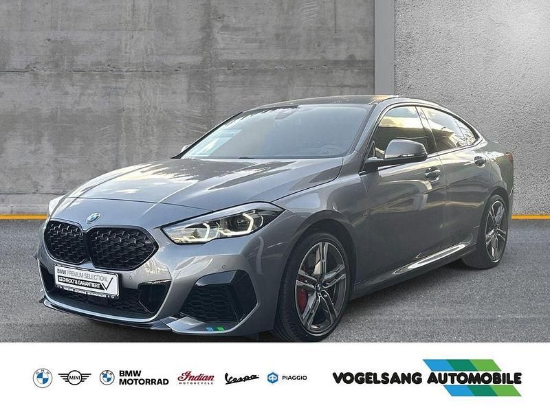 Skyscraper grau metallic Gebraucht 2024 BMW M235 Sport Line Limousine | 41.890 € (Fairer Preis) - Bild 1/4