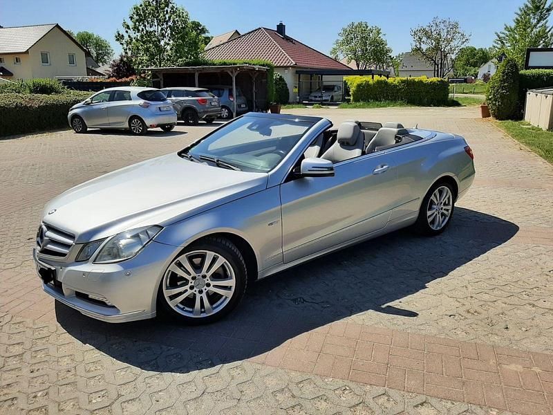 Gebraucht Mercedes E220 Avantgarde 170 PS (125 kW) 2010 Silber Cabrio