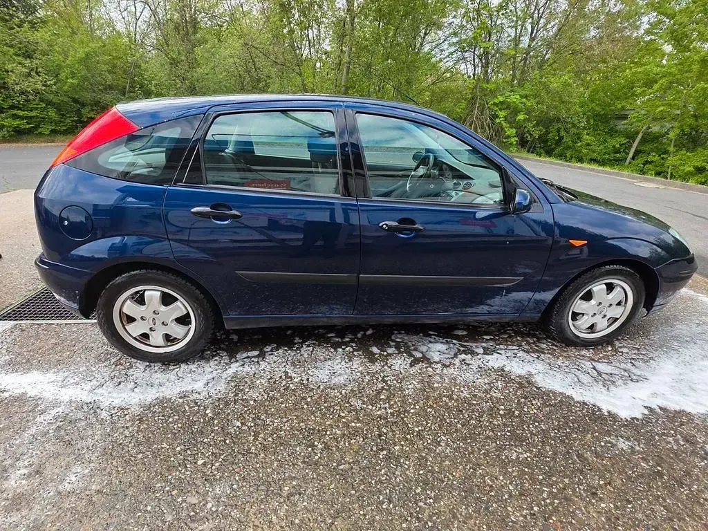 Gebraucht Ford Focus Trend 116 PS (85 kW) 2002 Blau Limousine