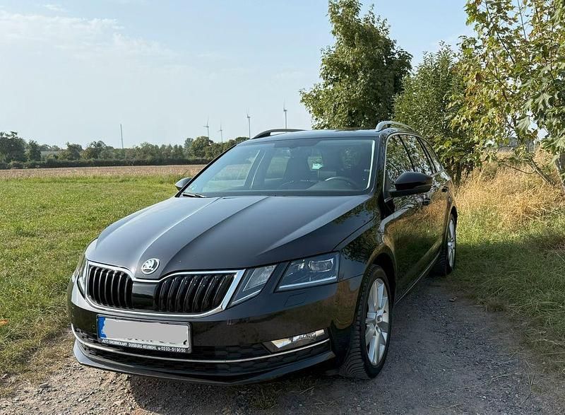 Schwarz Gebraucht 2018 Skoda Octavia Style Kombi | 14.900 € (Fairer Preis) - Bild 1/4