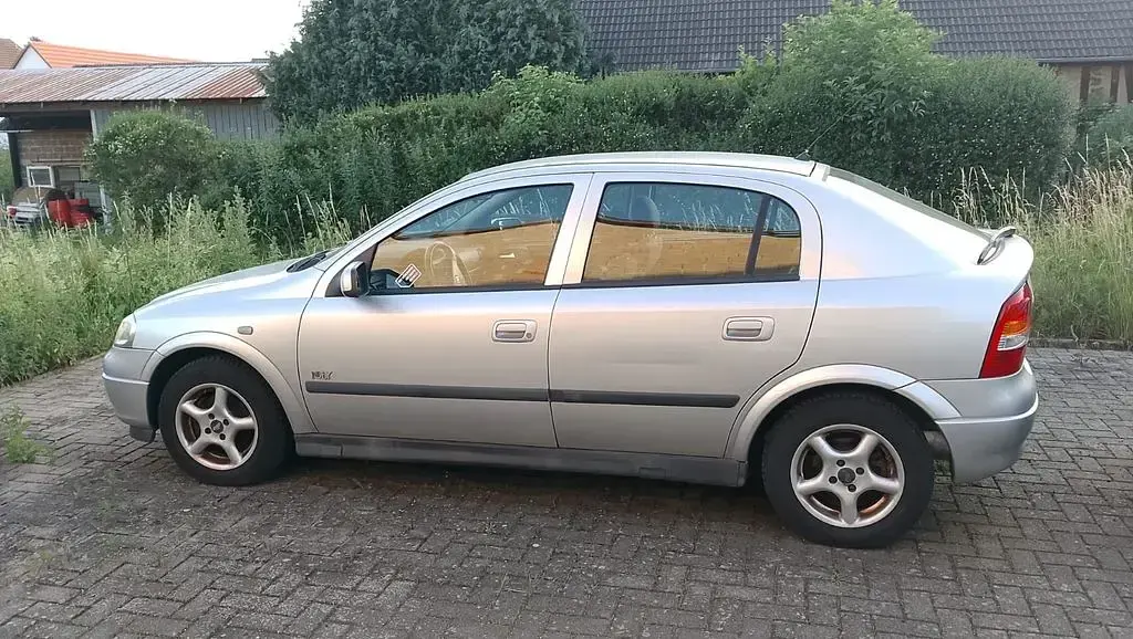 Gebraucht Opel Astra Njoy 101 PS (74 kW) 2003 Silber Limousine