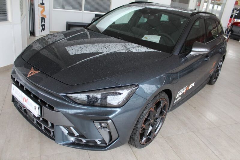 Grau Gebraucht 2024 Cupra Leon VZ Limousine | 45.690 € (Etwas zu teuer) - Bild 1/4