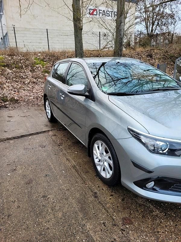 Gebraucht Toyota Auris 116 PS (85 kW) 2017 Grau Limousine