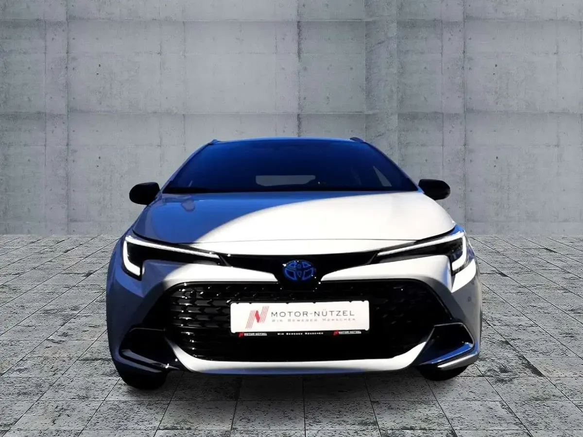 Neu Toyota Corolla 196 PS (144 kW) 2026 Weiß Limousine