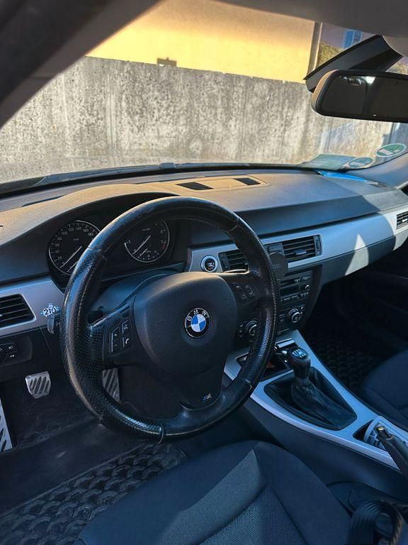 Gebraucht BMW 320 170 PS (125 kW) 2008 Schwarz Kombi