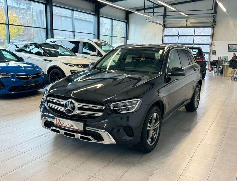 Olivgruen matt Gebraucht 2022 Mercedes GLC300 SUV | 44.900 € (Guter Preis) - Bild 1/4