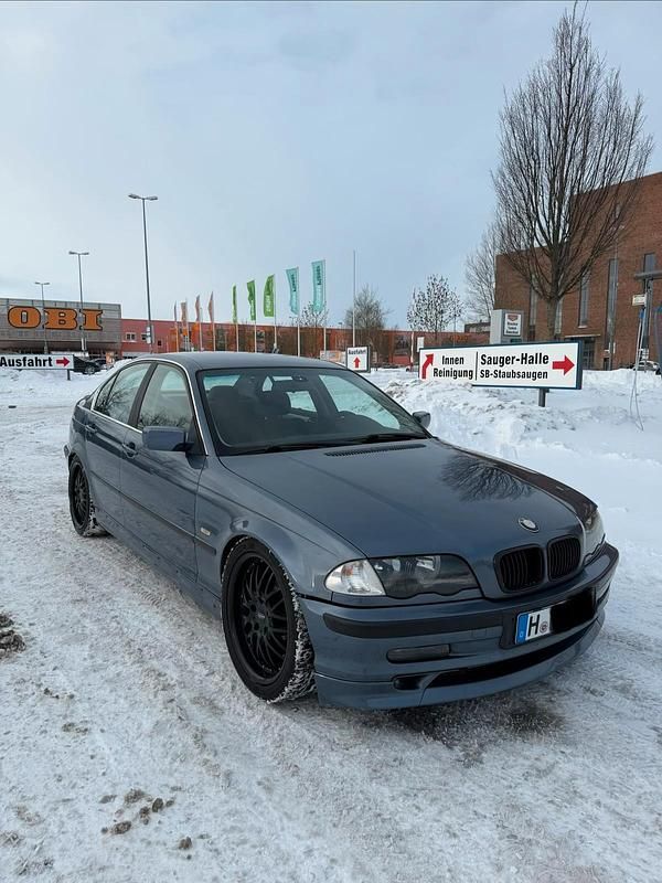 Grau Gebraucht 1998 BMW 323 Sport Line Limousine | 3.499 € (Teuer) - Bild 1/4