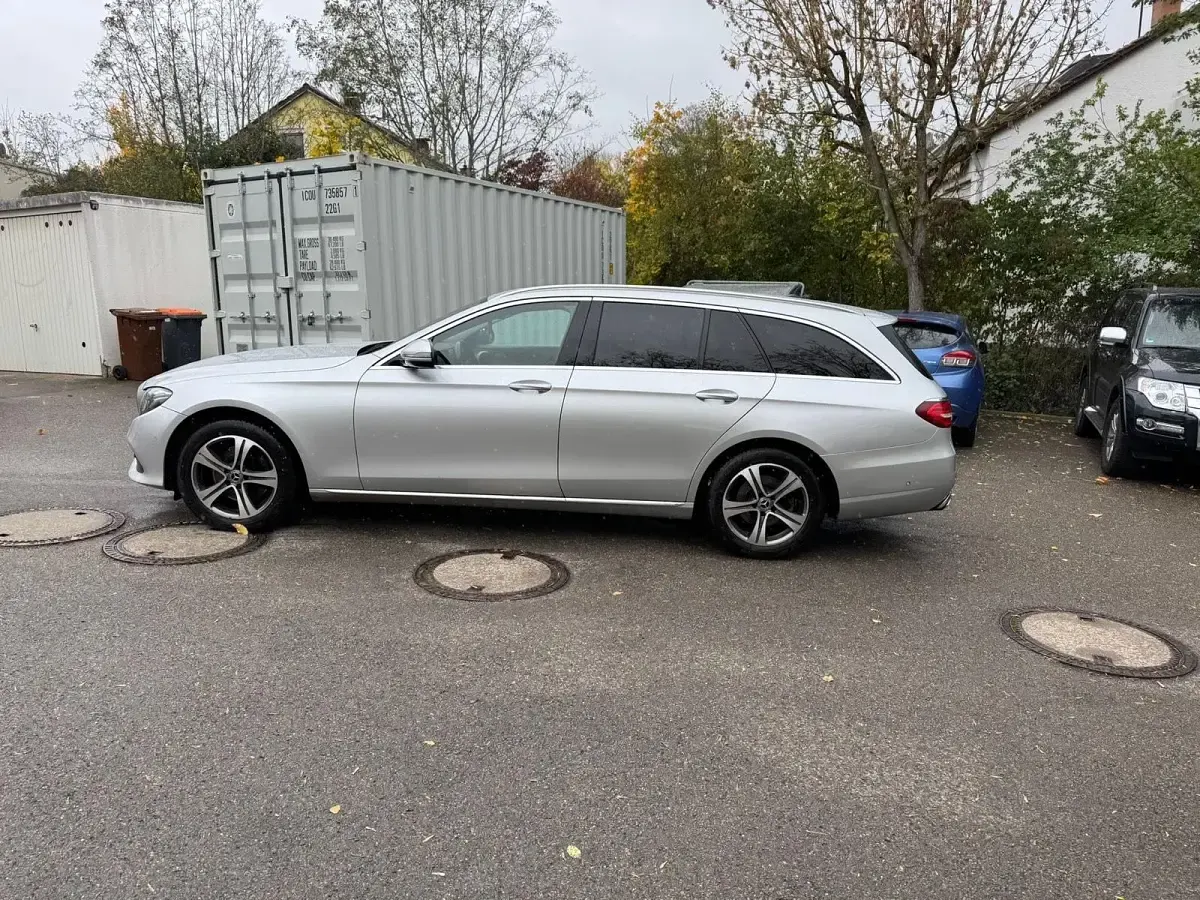 Usado Mercedes E220 194 CV (142 kW) 2019 Plateado Familiar