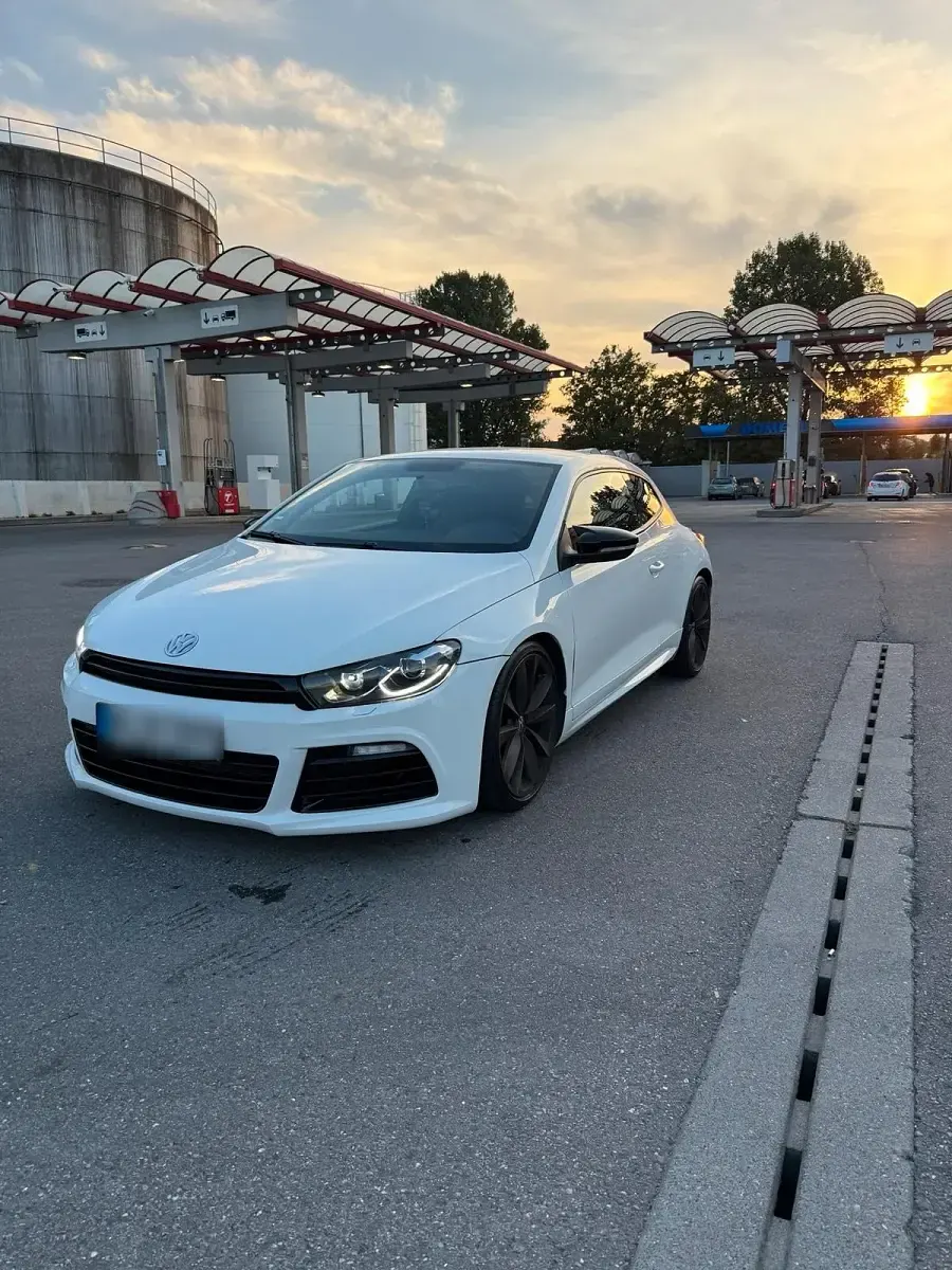Gebraucht VW Scirocco 140 PS (102 kW) 2010 Weiß Coupé