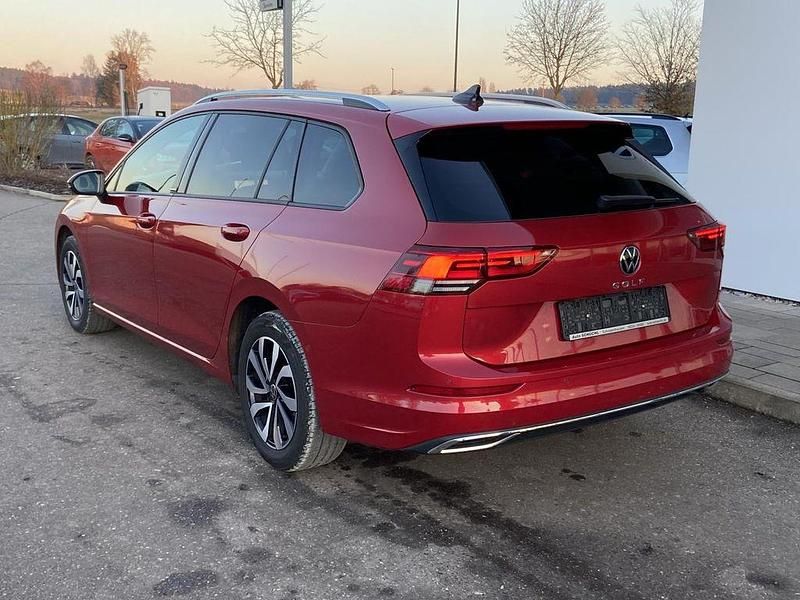 Gebraucht VW Golf VIII Active 116 PS (85 kW) 2022 Rot Kombi