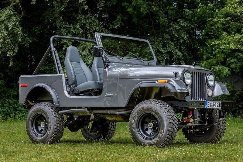 Grau Gebraucht 1979 Jeep CJ SUV | 33.000 € - Bild 1/4
