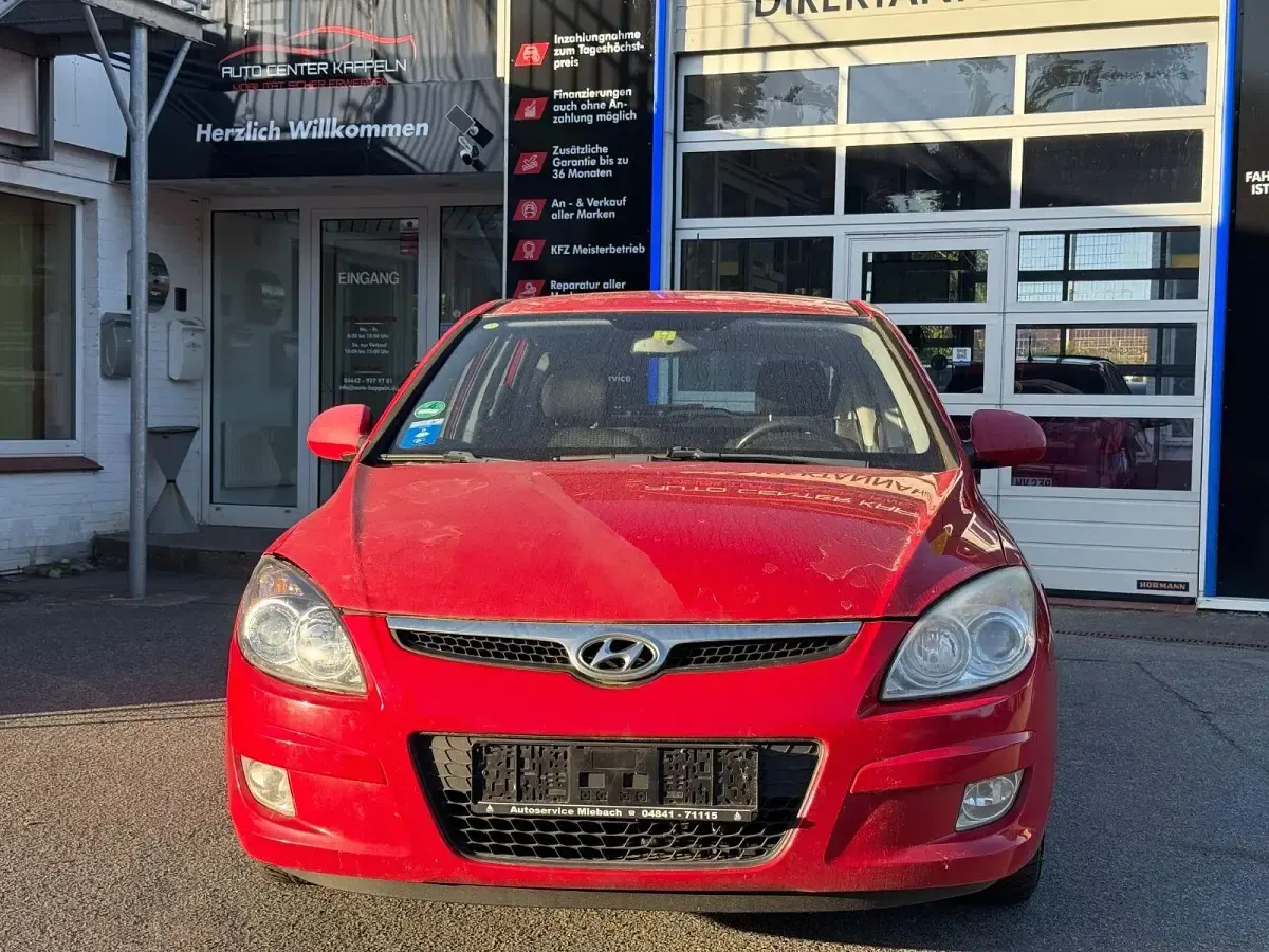 Gebraucht Hyundai i30 Comfort 116 PS (85 kW) 2008 Rot Kleinwagen