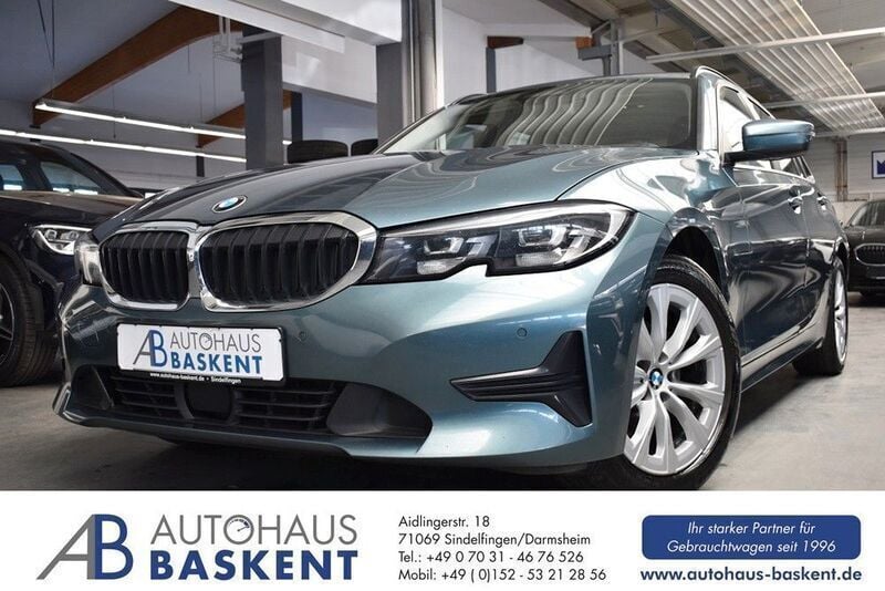 Blau Gebraucht 2020 BMW 320 Advantage Kombi | 21.480 € - Bild 1/4