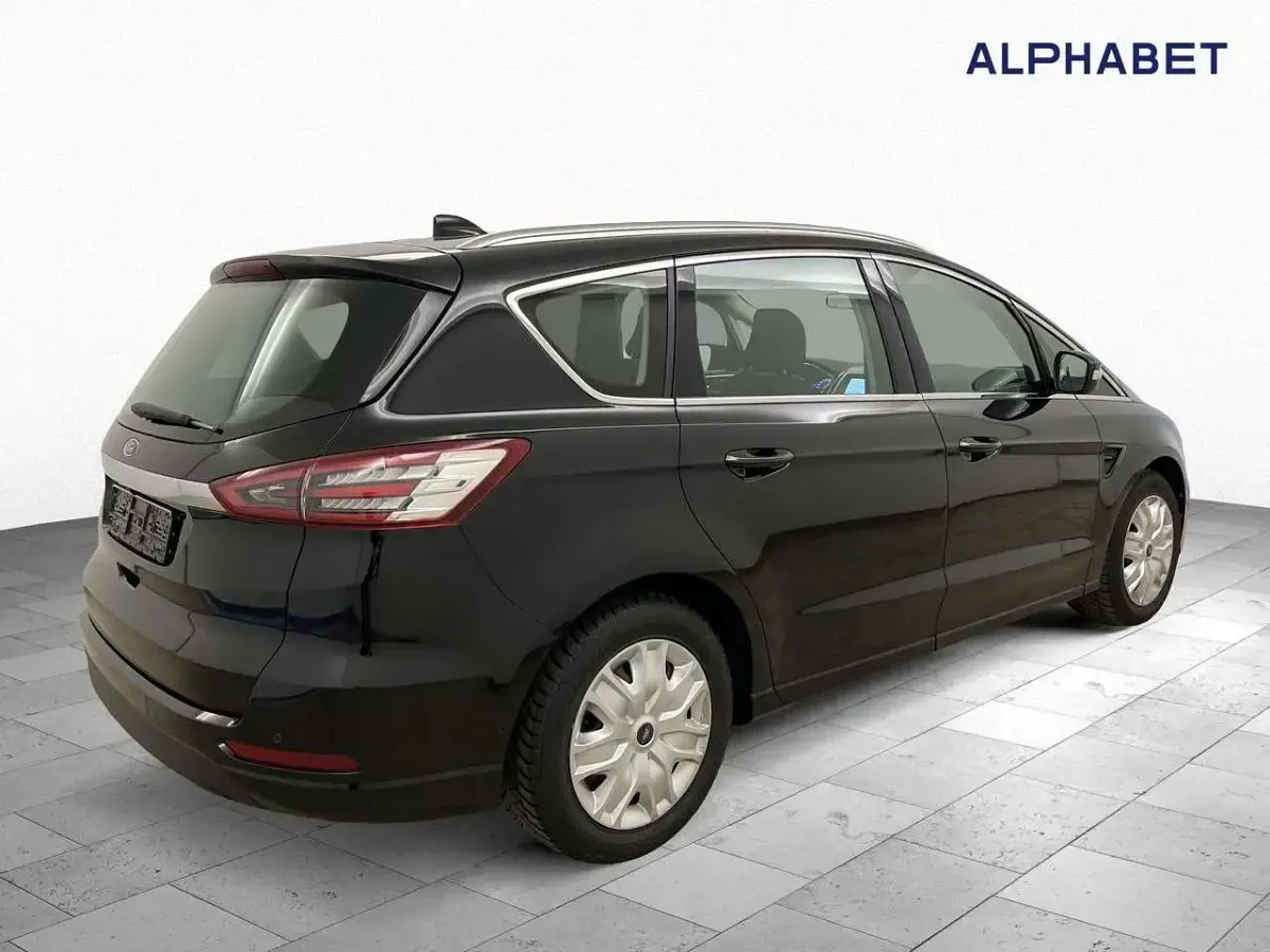 Käytetty Ford S-MAX Titanium 150 HP (110 kW) 2021 Musta Tila-auto