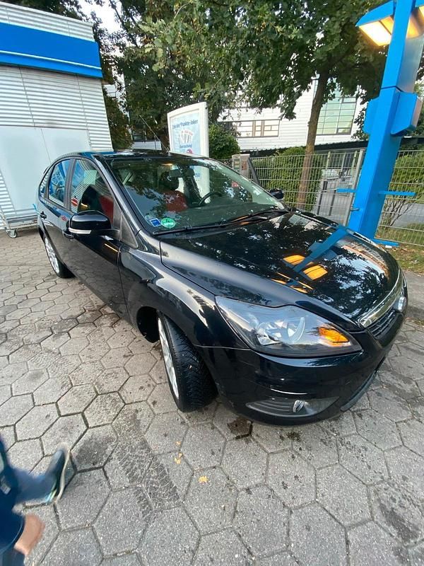 Schwarz Gebraucht 2009 Ford Focus Kombi | 2.350 € - Bild 1/4