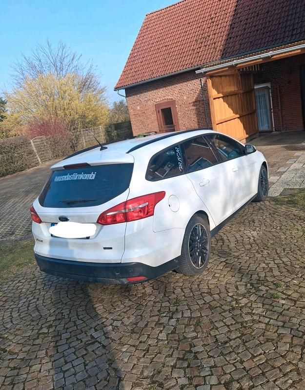 Gebraucht Ford Focus 100 PS (73 kW) 2018 Weiß Kombi
