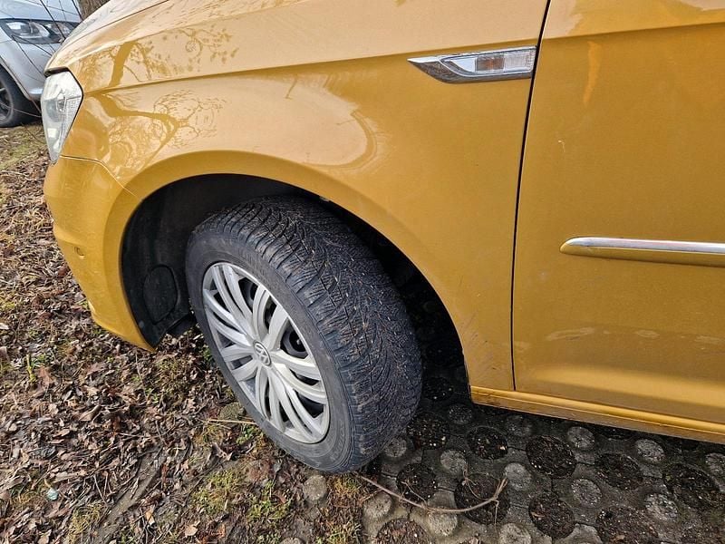 Gebraucht VW Caddy Maxi Highline 135 PS (99 kW) 2020 Gold Van / Kleinbus