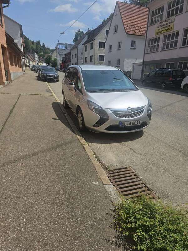 Gebraucht 2015 Opel Zafira Tourer drive Van / Kleinbus | 6.300 € (Superpreis) - Bild 1/4