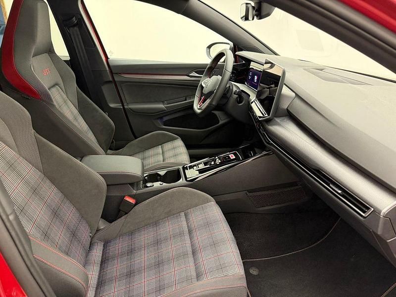 Gebraucht VW Golf VIII GTI 265 PS (194 kW) 2024 Rot Limousine