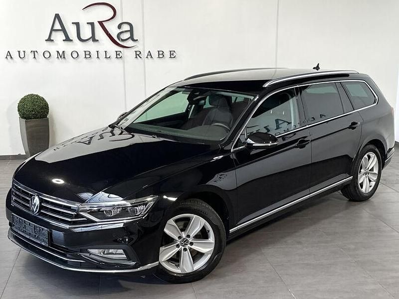 Deep black Gebraucht 2023 VW Passat Elegance Kombi | 27.449 € (Fairer Preis) - Bild 1/4