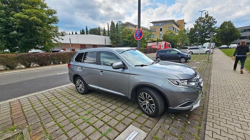 Gebraucht Mitsubishi Outlander 150 PS (110 kW) 2016 Grau SUV