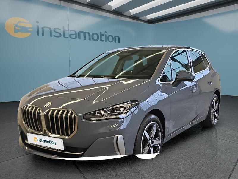 Grau Gebraucht 2023 BMW 223 Active Tourer Van / Kleinbus | 33.949 € (Fairer Preis) - Bild 1/4