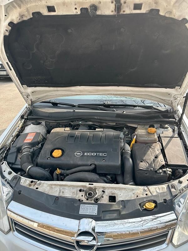 Gebraucht Opel Astra 101 PS (74 kW) 2007 Weiß Kombi