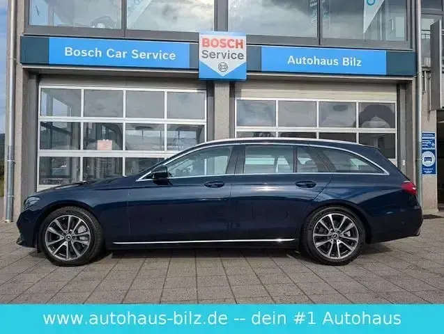 Gebraucht Mercedes E350 Avantgarde 258 PS (189 kW) 2017 Blau Limousine