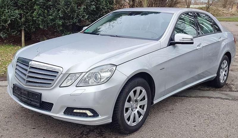 Gebraucht Mercedes E200 184 PS (135 kW) 2010 Silber Limousine