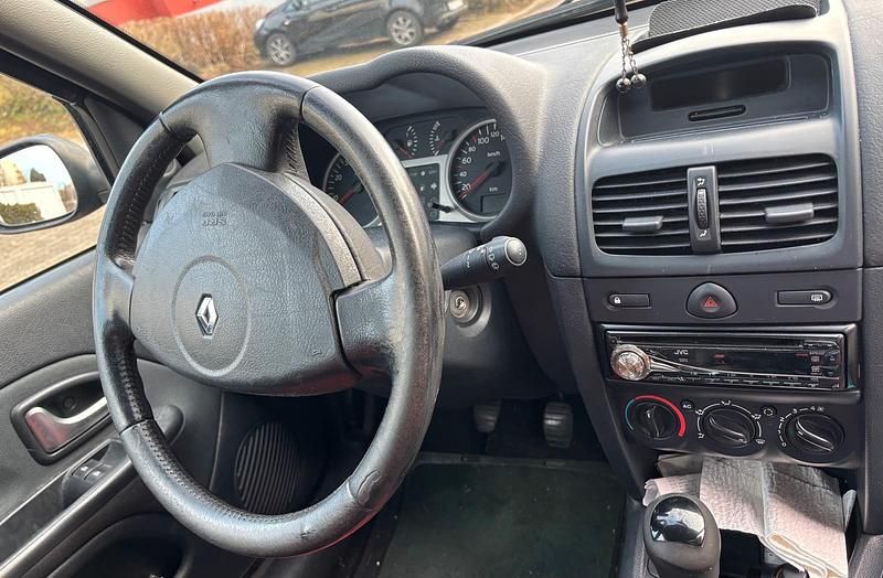 Gebraucht Renault Clio II 75 PS (55 kW) 2003 Schwarz Kleinwagen