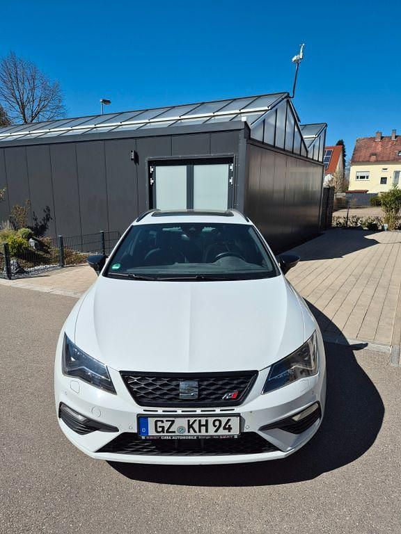 Weiß Gebraucht 2017 Cupra Leon Limousine | 19.500 € (Fairer Preis) - Bild 1/4